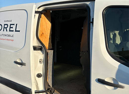 PEUGEOT PARTNER LOCATION