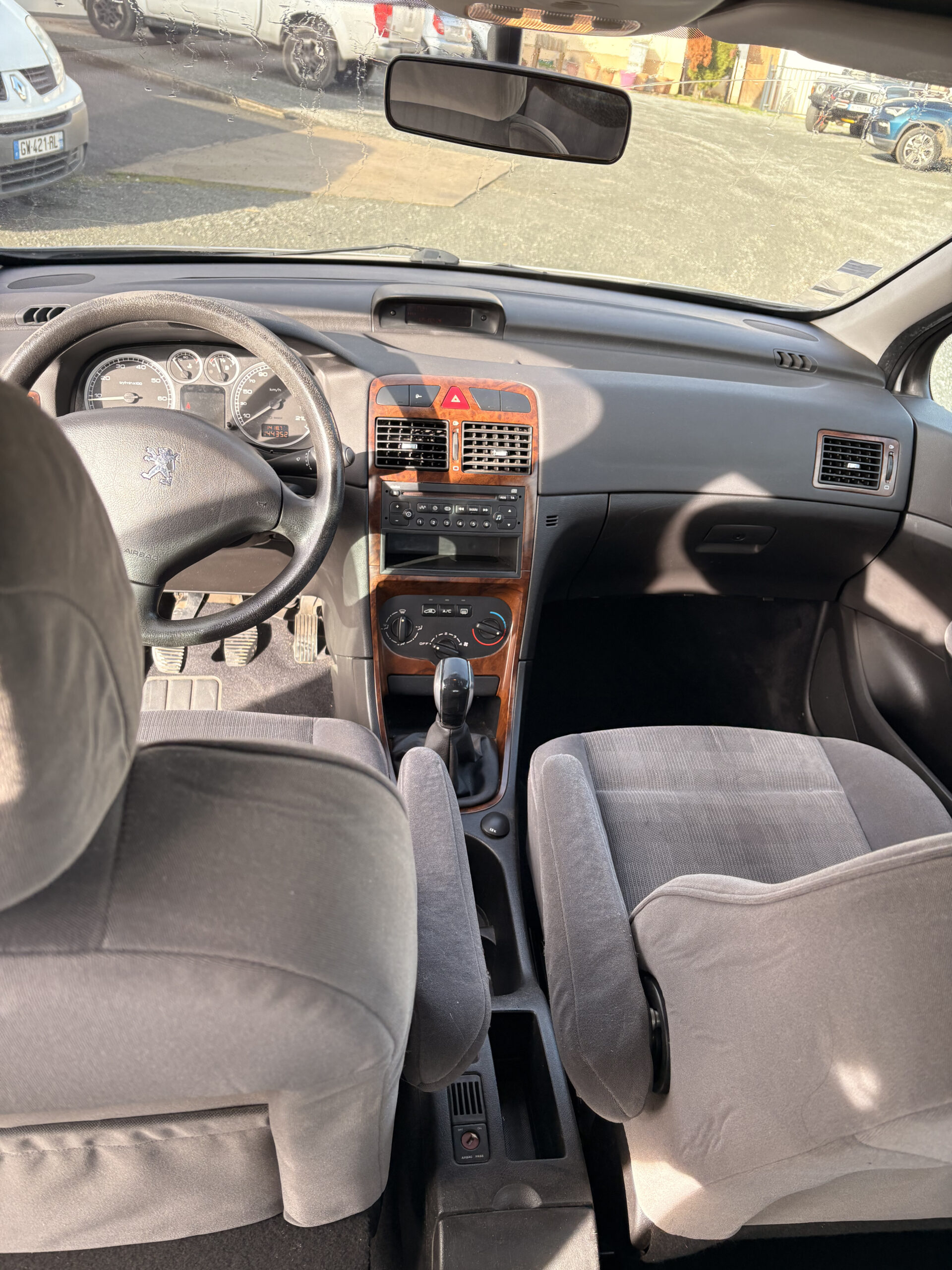 
Peugeot 307 Phase 1 1.6 110CV full									