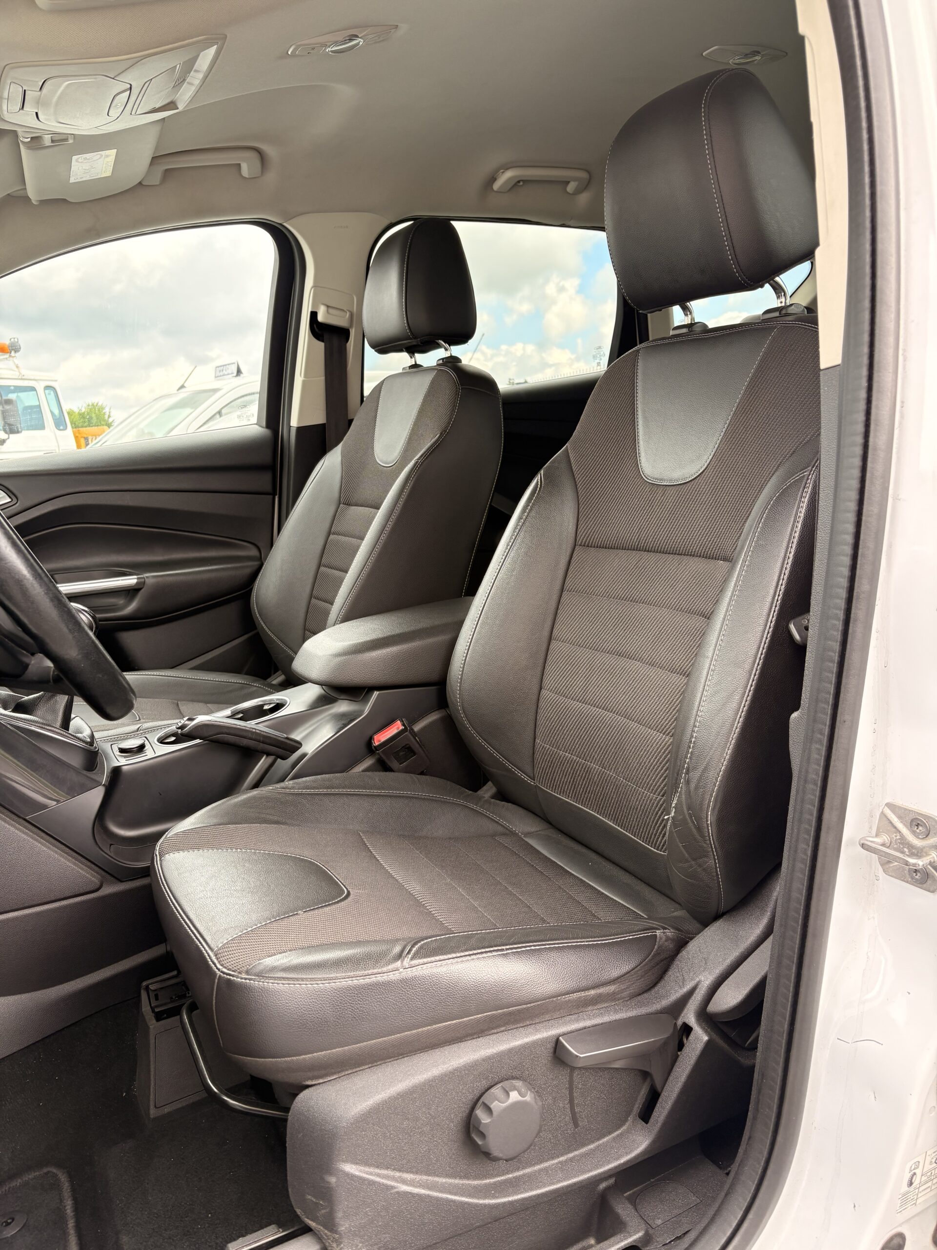
FORD KUGA II 2.0 TDCi 115ch Titanium full									